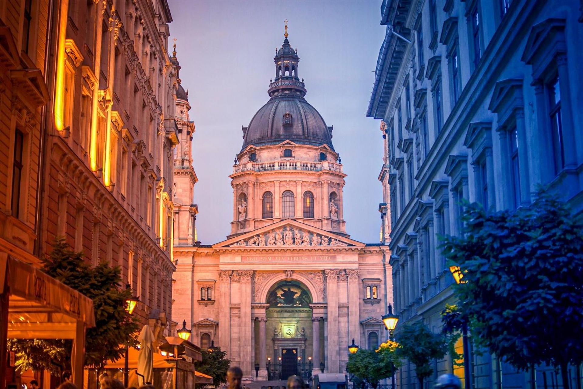 Designer Boutique 2R Walk To Opera House & Basilica Lejlighed Budapest Eksteriør billede