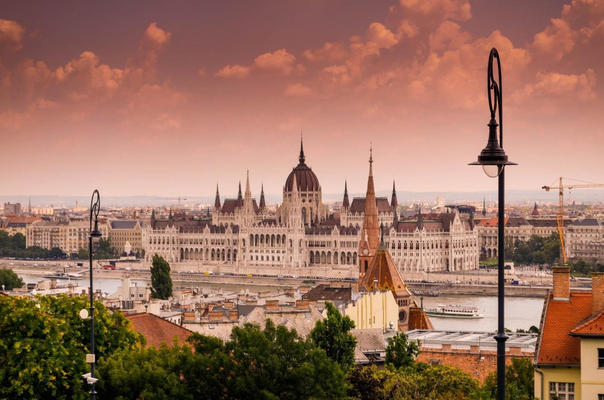 Designer Boutique 2R Walk To Opera House & Basilica Lejlighed Budapest Eksteriør billede